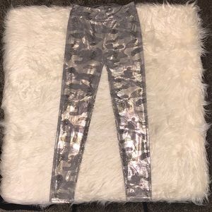 NWOT Camo/Snakeskin pattern metallic leggings